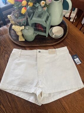 Universal Thread Women's High Rise 2.5" Inseam Sailor Jean Shorts -  Size 16 NWT